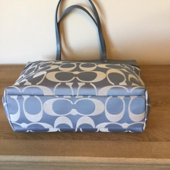 COACH Laura 18335 Large Tote Bag Blue Signature C Canvas and Leather NWOT - Picture 5 of 11